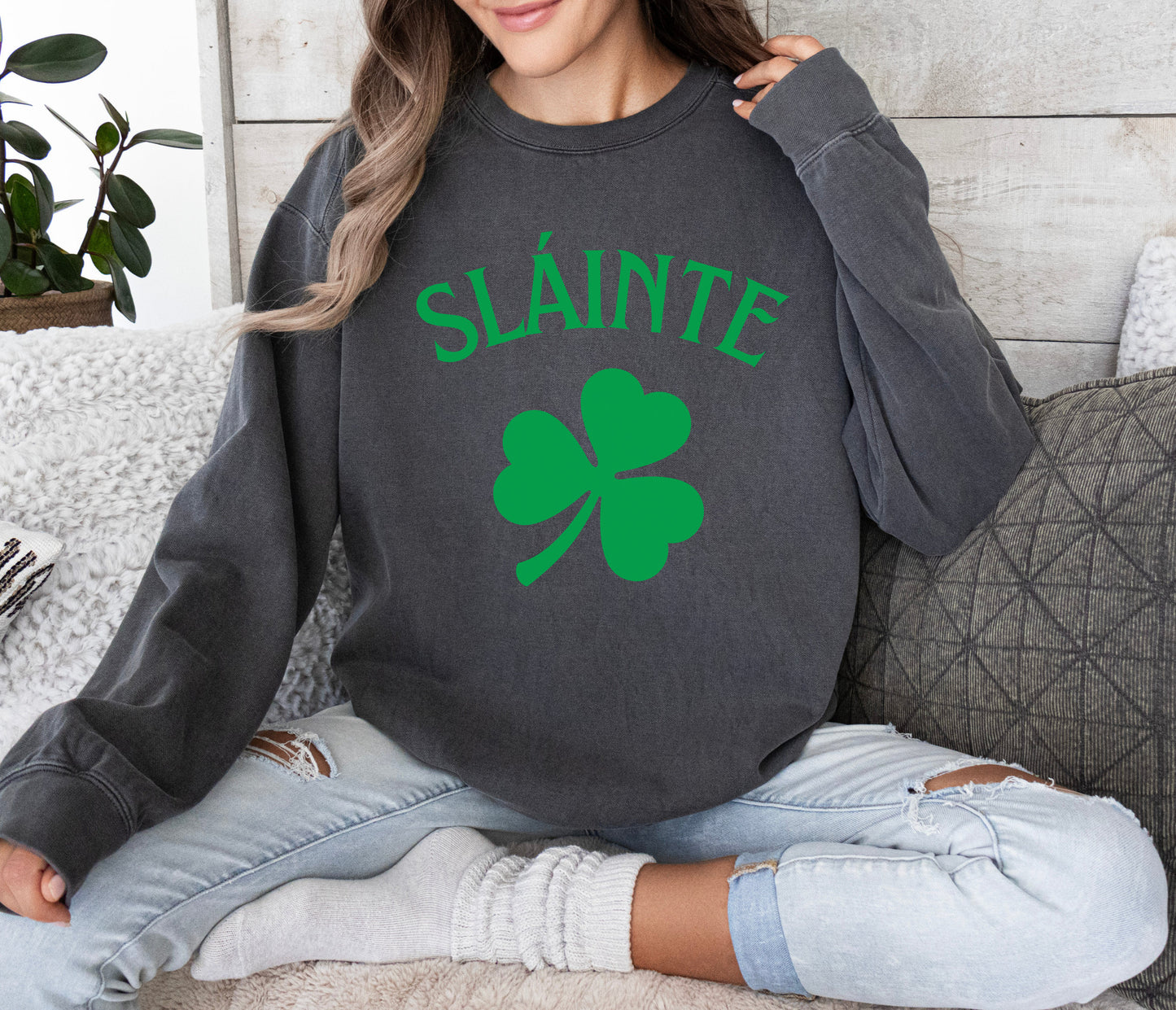 St Patricks Day Shirt, Slainte Sweatshirt, Shamrock Crewneck, Lucky Sweatshirt, Slainte Tee, Irish Clover Sweater, Saint Patricks Day Gift